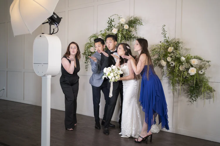 Elegant wedding photobooth setup